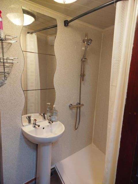 medium birds haven Bed and Breakfast in Walsall