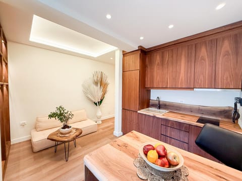 Kitchen or kitchenette, Seating area