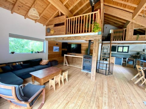Communal lounge/ TV room, TV and multimedia, Living room, Seating area, Evening entertainment