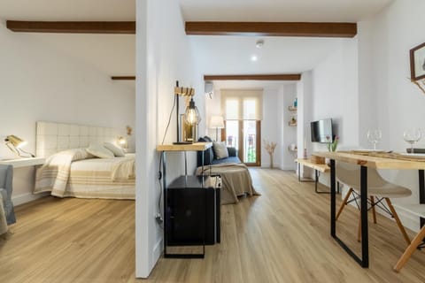 Bed, Living room, Photo of the whole room