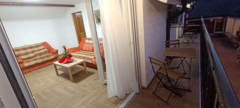 View (from property/room), Balcony/Terrace, Living room