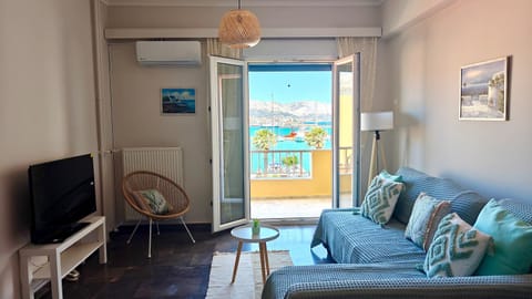 TV and multimedia, Living room, Seating area, Landmark view, Mountain view, Sea view, air conditioner