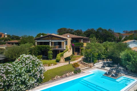Property building, Garden view, Pool view, sunbed