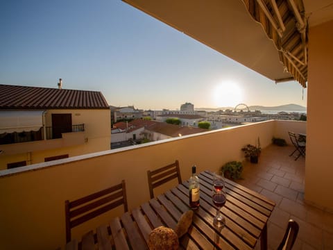 Day, Natural landscape, View (from property/room), Balcony/Terrace, Dining area, Sunset