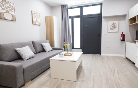 Communal lounge/ TV room, Lobby or reception
