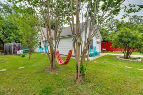 Bright Georgetown Gem N Blue Hole Park w Swings House in Georgetown