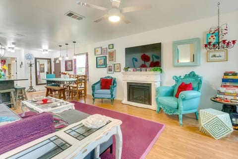 Bright Georgetown Gem N Blue Hole Park w Swings House in Georgetown