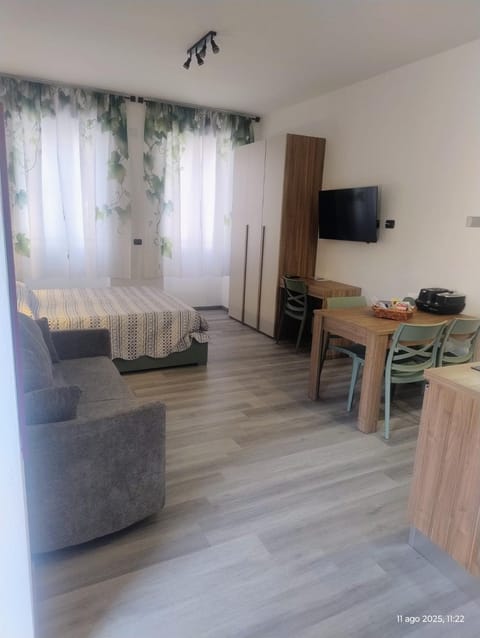 TV and multimedia, Bedroom, wardrobe
