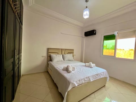 Bed, Photo of the whole room, Bedroom, towels, air conditioner