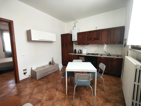 Kitchen or kitchenette, Living room, Seating area, Dining area, stove