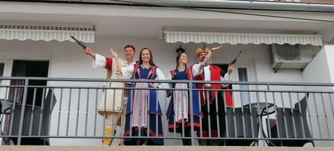 People, Balcony/Terrace