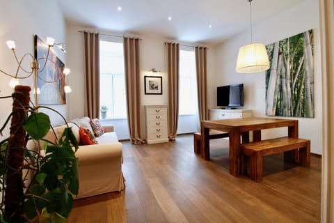 Living room, Photo of the whole room, Seating area
