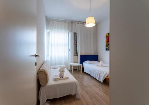 Bed, Bedroom, towels, air conditioner