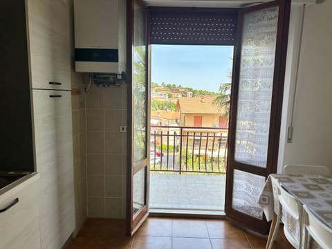 View (from property/room), Balcony/Terrace, Kitchen or kitchenette