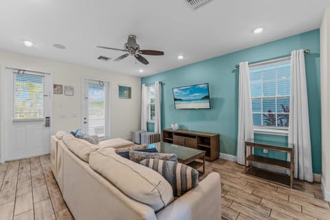 Frankly Fintastic - Happy Days House in Bay Lake