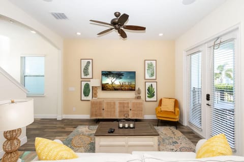 Hunky Dory II House in Bay Lake