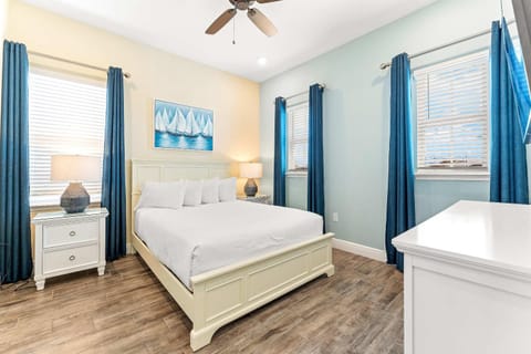 Lafitte's Landing Lakeview Cottage - Lakefront House in Bay Lake