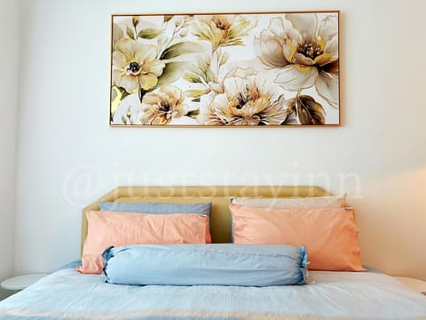 Bed, Photo of the whole room, Decorative detail, Bedroom