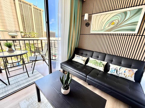 1 block from Waikiki beach 3 beds and workspace Apartment in McCully-Moiliili