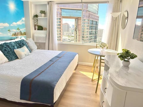 Waikiki Ocean City View 2 Bedroom 2 Bath Apartment in McCully-Moiliili