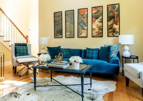 Gorgeous 4 BDR Home in Popular Abbey Springs House in Fontana-On-Geneva Lake