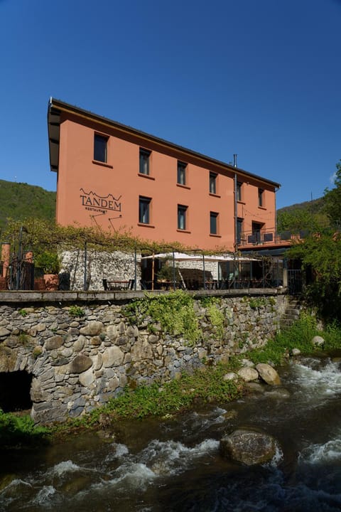 Property building, Restaurant/places to eat