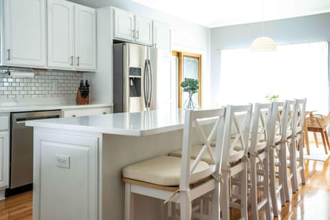 Maplewood Manor - Chic 6 BDR Downtown Walworth House in Wisconsin