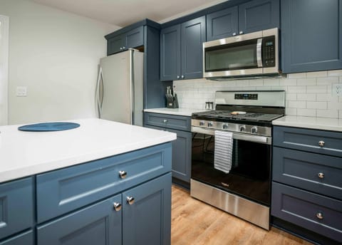 Charming Downtown Lake Geneva Getaway House in Lake Geneva