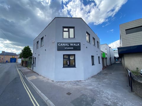 Canal Walk Studio Apartments Apartment hotel in Southampton