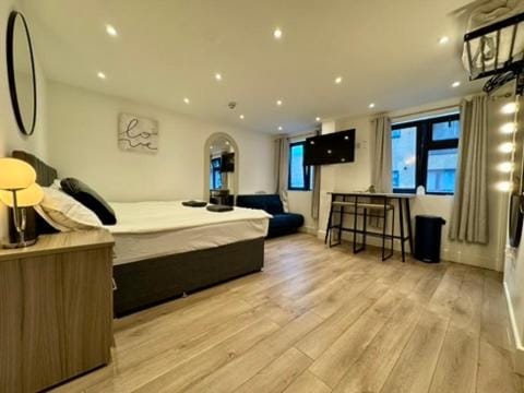 Canal Walk Studio Apartments Apartment hotel in Southampton