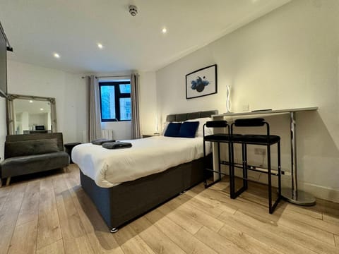 Canal Walk Studio Apartments Apartment hotel in Southampton