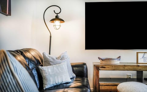 The Hideaway at Hayloft Lodge - Chic & Unique Stay House in Lake Geneva