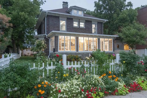 4 BDR Lake Geneva Estate Across from Beach House in Lake Geneva