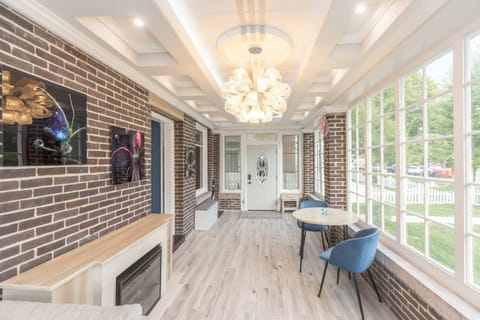 4 BDR Lake Geneva Estate Across from Beach House in Lake Geneva