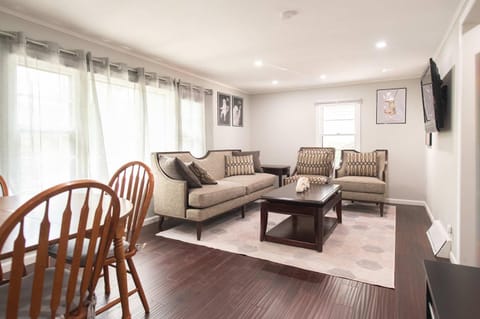 Chic Downtown Lake Geneva Apartment - Sleeps 2 Apartment in Lake Geneva