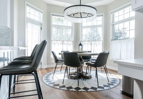 Tranquil Family Retreat - for 10 House in Lake Geneva