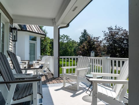 Tranquil Family Retreat - for 10 House in Lake Geneva