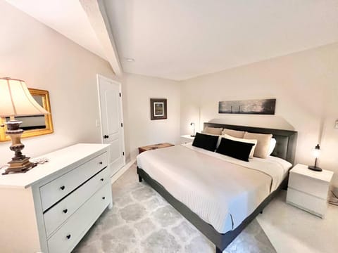 Windmill Cottage at Abbey Springs Near Lake & Shops House in Fontana-On-Geneva Lake