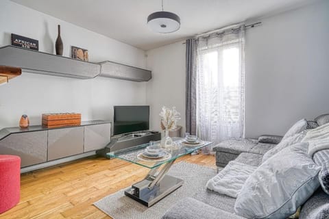 Communal lounge/ TV room, Living room, Seating area