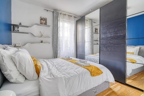 Bed, Photo of the whole room, Bedroom, towels, wardrobe