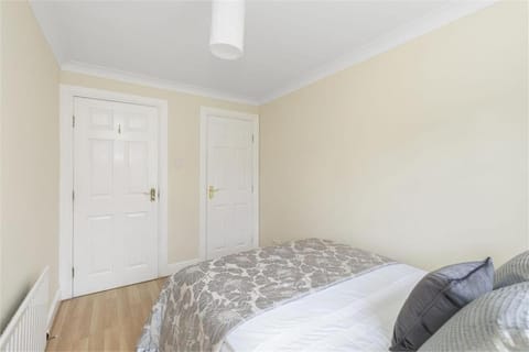 Quiet Classic in Central Edinburgh Apartment in Edinburgh