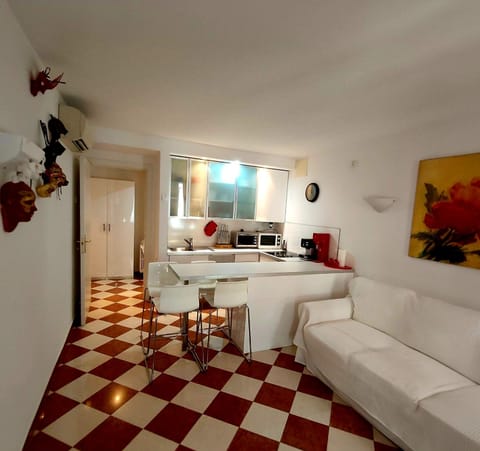 Kitchen or kitchenette, Living room