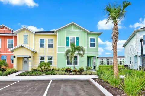 Pistachio Palace - Sleeps 10 House in Bay Lake