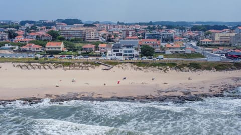 Property building, Neighbourhood, Natural landscape, Bird's eye view, Beach, Sea view, Street view, Location