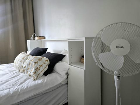 Bed, Bedroom, air conditioner