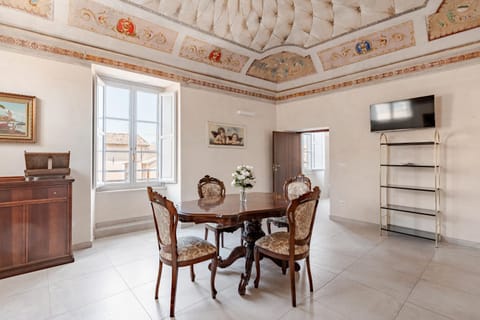 TV and multimedia, Living room, Seating area, Dining area