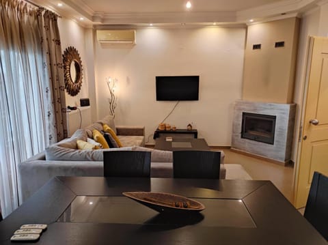 TV and multimedia, Living room, Dining area, fireplace, internet, air conditioner