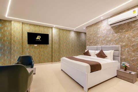 Communal lounge/ TV room, Bed, TV and multimedia, Living room, Photo of the whole room, Seating area, Evening entertainment, Bedroom, air conditioner