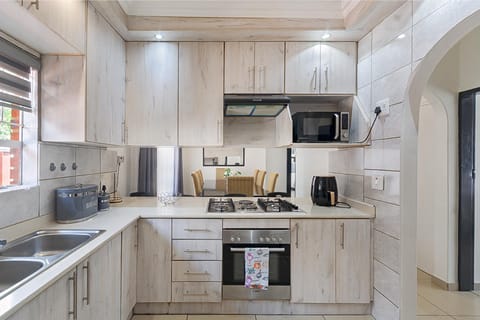 Coffee/tea facilities, Communal kitchen, dishwasher, toaster, washing machine