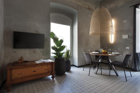 TV and multimedia, Living room, Seating area, Dining area